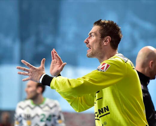 10.10.2019 - Handball - 1. Bundesliga DKB HBL - Saison 2019 2020 - 08. Spieltag: HC Erlangen Metropolregion Nürnberg HCE - FA Göppingen - OGo - Carsten Lichtlein (1, HC Erlangen HCE ) feuert an