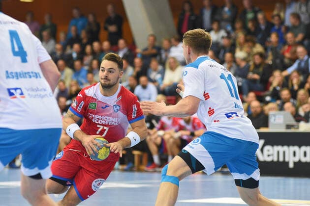 Dani Baijens (TVB Lemgo-Lippe 77) gegen Adam Loenn (TVB 1898 Stuttgart 11) Handball, Maenner, DKB , LIQUI MOLY Handball Bundesliga, 10.10.2019, Foto:TBaur Eibner TVB 1898 Stuttgart vs. TBV Lemgo-Lippe Stuttgart Copyright: xEIBNER TobiasxBaurx EP_TBR