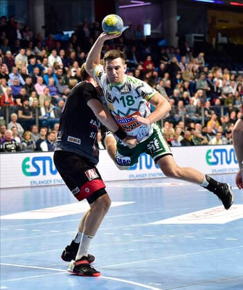 10.10.2019 - Handball - 1. Bundesliga DKB HBL - Saison 2019 2020 - 08. Spieltag: HC Erlangen Metropolregion Nürnberg HCE - FA Göppingen - OGo - Nikolai Link (33, HC Erlangen HCE ) Josip Peric (18, Frisch Auf Göppingen )