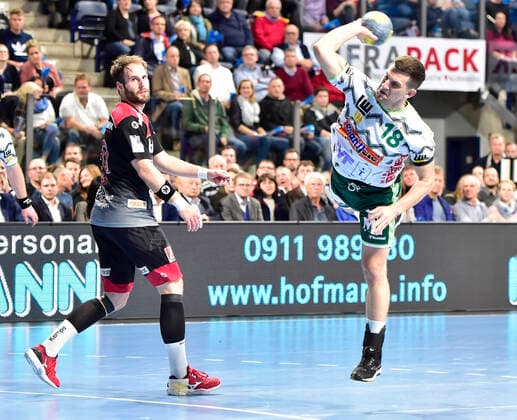 10.10.2019 - Handball - 1. Bundesliga DKB HBL - Saison 2019 2020 - 08. Spieltag: HC Erlangen Metropolregion Nürnberg HCE - FA Göppingen - OGo - Nico Büdel (20, HC Erlangen ) Josip Peric (18, Frisch Auf Göppingen )