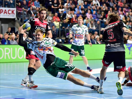 Sport Bilder des Tages 10.10.2019 - Handball - 1. Bundesliga DKB HBL - Saison 2019 2020 - 08. Spieltag: HC Erlangen Metropolregion Nürnberg HCE - FA Göppingen - OGo - Michael Haaß Haass (13, HC Erlangen HCE ) Kresimir Kozina (44, Frisch Auf Göppingen )