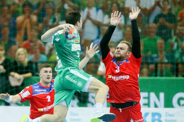 DHfK - Balingen Handball Leipzig, 10.10.2019, Arena Leipzig, Handball, 1. Bundesliga, 9. Spieltag , SC DHfK - HBW Balingen-Weilstetten , Im Bild v.l.: Jona Schoch (22, Balingen) und Marcel Niemeyer (3, Balingen) ,