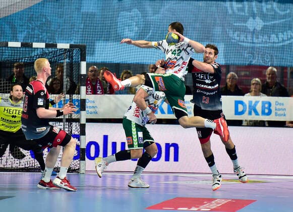 10.10.2019 - Handball - 1. Bundesliga DKB HBL - Saison 2019 2020 - 08. Spieltag: HC Erlangen Metropolregion Nürnberg HCE - FA Göppingen - OGo - Sebastian Firnhaber (18, HC Erlangen HCE ) Nemanja Zelenovic (42, Frisch Auf Göppingen ) Michael Haaß Haass (13, HC Erlangen HCE )