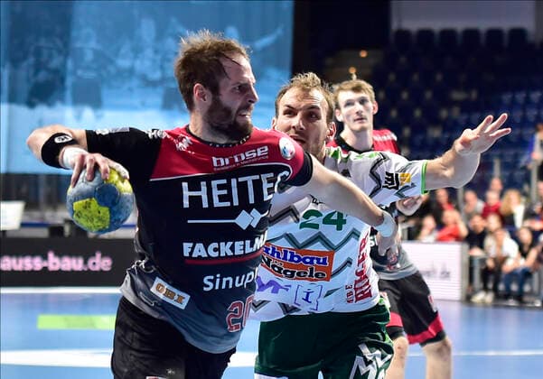 10.10.2019 - Handball - 1. Bundesliga DKB HBL - Saison 2019 2020 - 08. Spieltag: HC Erlangen Metropolregion Nürnberg HCE - FA Göppingen - OGo - Nico Büdel (20, HC Erlangen ) Marcel Schiller (24, Frisch Auf Göppingen )