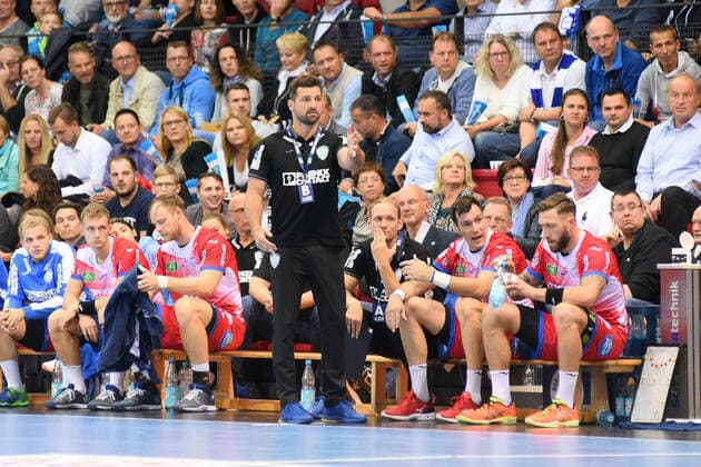Florian Kehrmann (TVB Lemgo-Lippe Trainer) Handball, Maenner, DKB , LIQUI MOLY Handball Bundesliga, 10.10.2019, Foto:TBaur Eibner TVB 1898 Stuttgart vs. TBV Lemgo-Lippe Stuttgart Copyright: xEIBNER TobiasxBaurx EP_TBR