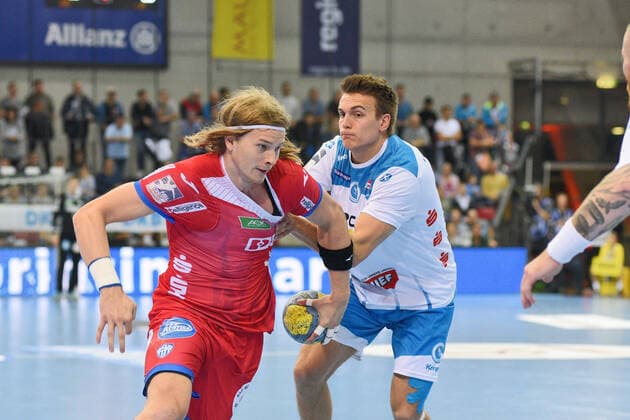 Andreas Cederholm (TVB Lemgo-Lippe 34) gegen Max Haefner (TVB 1898 Stuttgart 3) Handball, Maenner, DKB , LIQUI MOLY Handball Bundesliga, 10.10.2019, Foto:TBaur Eibner TVB 1898 Stuttgart vs. TBV Lemgo-Lippe Stuttgart Copyright: xEIBNER TobiasxBaurx EP_TBR