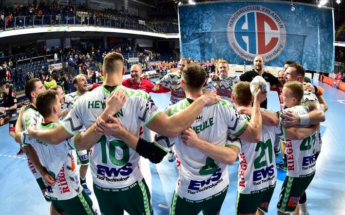 10.10.2019 - Handball - 1. Bundesliga DKB HBL - Saison 2019 2020 - 08. Spieltag: HC Erlangen Metropolregion Nürnberg HCE - FA Göppingen - OGo - Mannschaft Team Frisch Auf Göppingen Jubel Freude nach Spielende