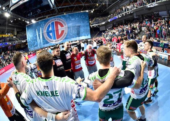 10.10.2019 - Handball - 1. Bundesliga DKB HBL - Saison 2019 2020 - 08. Spieltag: HC Erlangen Metropolregion Nürnberg HCE - FA Göppingen - OGo - Mannschaft Team Frisch Auf Göppingen Jubel Freude nach Spielende