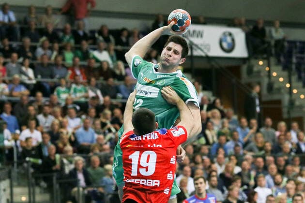 DHfK - Balingen Handball Leipzig, 10.10.2019, Arena Leipzig, Handball, 1. Bundesliga, 9. Spieltag , SC DHfK - HBW Balingen-Weilstetten 27:26 (10:14) , Im Bild: Juan de la Pena (19, Balingen) vor Marko Mamic (22, Leipzig) ,