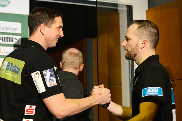 LIQUI MOLY Handball-Bundesliga 2019 2020, 9. Spieltag, SC DHfK Leipzig vs. HBW Balingen-Weilstetten (10.10.2019) Handeschütteln Shakehands zwischen Jens Buerkle (Trainer Balingen-Weilstetten) (li.) und Andre Haber (Trainer SC DHfK Leipzig) (re.) nach dem Handball-Bundesliga-Spiel Leipzig gegen Balingen-Weilstetten Leipzig Sachsen Deutschland Arena Leipzig