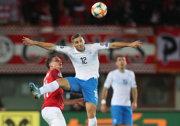 SOCCER - UEFA EURO, EM, Europameisterschaft,Fussball Qualifier, EM, Europameisterschaft AUT vs ISR VIENNA,AUSTRIA,10.OCT.19 - SOCCER - UEFA European Qualifiers, OEFB international match, Länderspiel, Nationalmannschaft Austria vs Israel. Image shows Shon Zalman Weissman (ISR) and Julian Baumgartlinger (AUT). GEPAxpictures xChristianxOrt