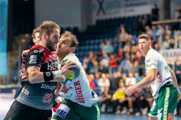 10.10.2019 Handball, 1. Bundesliga: HC Erlagen - FRISCH AUF! Goeppingen, 3. Spieltag, Saison 2019 20 - Handball, 1 Bundesliga HC Erlagen - HHC Erlagen - FRISCH AUF! Goeppingen, 3 Matchday on 10 10 2019, Season 2019 20 Buedel,Nico Rueckraum Links Copyright: HMBxMedia BorisxSchumacher