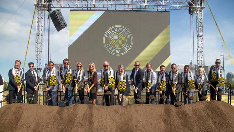 Bilder des Jahres 2019, Sport 10 Oktober Sport Themen der Woche KW41 Sport Bilder des Tages COLUMBUS, OH - OCTOBER 10: Columbus Crew SC Team ownership and community leaders break ground at the site of the new Columbus Crew SC Stadium during the groundbreaking ceremony of the new Columbus Crew SC Stadium in Downtown Columbus, OH on October 10, 2019. (Photo by Jason Mowry Icon Sportswire) SOCCER: OCT 10 MLS, Fussball Herren, USA - Columbus Crew SC New Downtown Stadium Groundbreaking Ceremony Icon191010039