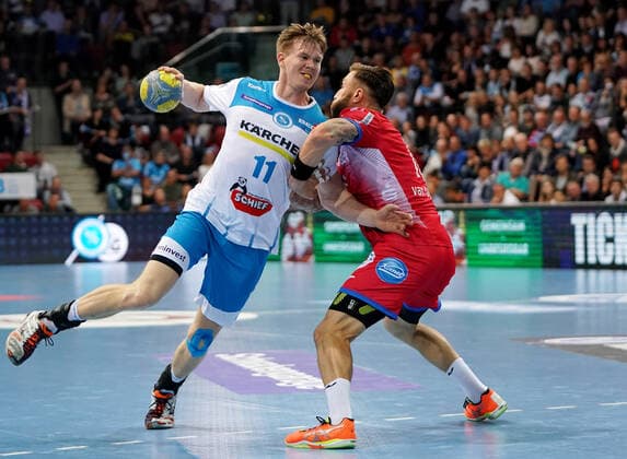 BAU 10.10.2019 Stuttgart Handball TVB Stuttgart vs. TBV Lemgo Lippe, v.l. Adam Lönn (TVB), Fabian van Olphen (Lemgo)