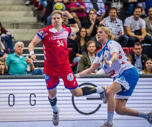 Cederholm, Andreas (TBV Lemgo 34) Asgeirsson, Elvar (TVB Stuttgart 4) beim Spiel in der Handball Bundesliga, TVB 1898 Stuttgart - TBV Lemgo-Lippe. Stuttgart. 10.10.19 Handball 9. Spieltag , Stuttgart Baden Wuerttemberg Deutschland