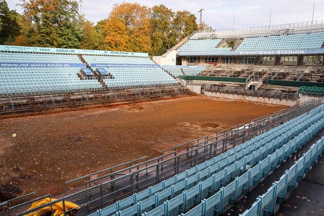 Sport Bilder des Tages Umbau zum Rasenplatz, KW 41, B-Court und Platz 1, LTTC Rot-Weiß , Berlin, 10.10.2019,