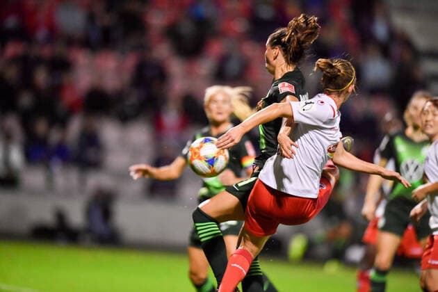 Sara Björk Gunnarsdottir (Wolfsburg, 7) schiesst zum 0:3 ein, 11.10.2019, Köln (Deutschland), Fussball, Flyeralarm Frauen-Bundesliga, 1.FC Köln - VFL Wolfsburg, DFB DFL REGULATIONS PROHIBIT ANY USE OF PHOTOGRAPHS AS IMAGE SEQUENCES AND OR QUASI-VIDEO.