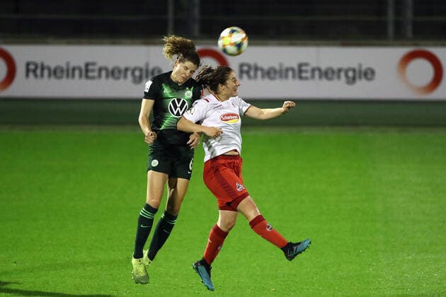 1.FC Köln vs. VFL Wolfsburg Fussball 1. Bundesliga Frauen Franz-Kremer-Stadion von links: Dominique Janssen (VFL Wolfsburg), Felicitas Rauch (1.FC Köln) 11.10.2019