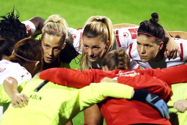 1.FC Köln vs. VFL Wolfsburg Fussball 1. Bundesliga Frauen Franz-Kremer-Stadion Spielerinnenkreis (1.FC Köln) 11.10.2019