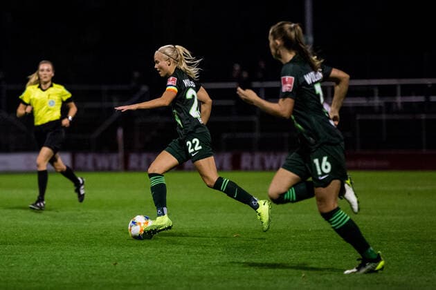 FlyerAlarm Frauen Fussball Bundesliga; 1. FC Koeln - VfL Wolfsburg; 11.10.2019 Pernille Harder ( 22, VfL Wolfsburg), FlyerAlarm Frauen Fussball Bundesliga, 1. FC Koeln - VfL Wolfsburg, Koeln, Franz-Kremer-Stadion DFL REGULATIONS PROHIBIT ANY USE OF PHOTOGRAPHS AS IMAGE SEQUENCES AND OR QUASI-VIDEO. Copyright: xBEAUTIFULxSPORTS Wunderlx
