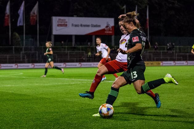 FlyerAlarm Frauen Fussball Bundesliga; 1. FC Koeln - VfL Wolfsburg; 11.10.2019 Francesca Calo ( 2, 1. FC Koeln), Felicitas Rauch ( 13, VfL Wolfsburg), FlyerAlarm Frauen Fussball Bundesliga, 1. FC Koeln - VfL Wolfsburg, Koeln, Franz-Kremer-Stadion DFL REGULATIONS PROHIBIT ANY USE OF PHOTOGRAPHS AS IMAGE SEQUENCES AND OR QUASI-VIDEO. Copyright: xBEAUTIFULxSPORTS Wunderlx
