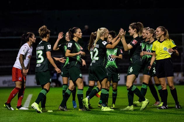 FlyerAlarm Frauen Fussball Bundesliga; 1. FC Koeln - VfL Wolfsburg; 11.10.2019 Jubel beim VfL Wolfsburg, FlyerAlarm Frauen Fussball Bundesliga, 1. FC Koeln - VfL Wolfsburg, Koeln, Franz-Kremer-Stadion DFL REGULATIONS PROHIBIT ANY USE OF PHOTOGRAPHS AS IMAGE SEQUENCES AND OR QUASI-VIDEO. Copyright: xBEAUTIFULxSPORTS Wunderlx