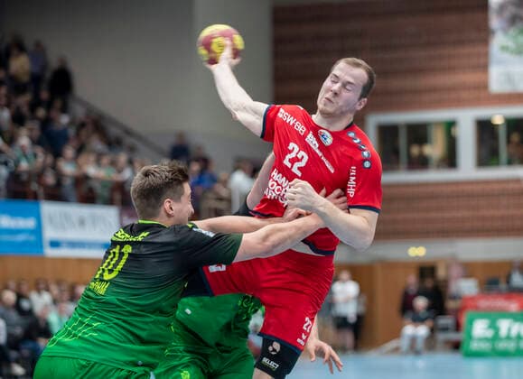 Deutschland, Würzburg, s.Oliver Arena, 11.10.2019, Handball, 2. Bundesliga, DJK Rimpar Wölfe - SG BBM Bietigheim Bild: v. l. Lukas Böhm (DJK Rimpar Wölfe, 10), Michael Schulz (DJK Rimpar Wölfe, 33) und Jonas Link (SG BBM Bietigheim) Copyright: HMBxMedia xHeikoxBecker