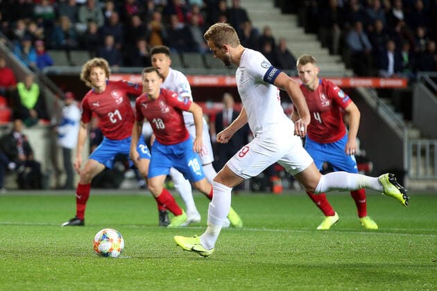Czech Republic v England UEFA EURO, EM, Europameisterschaft,Fussball 2020 Qualifiers Harry Kane of England scores his sides 1st goal from the penalty spot during the UEFA Euro 2020 Qualifiers match at Sinobo Stadium, Prague Content Not Available For UK Newspapers Copyright: xPaulxChestertonx FIL-13738-0057