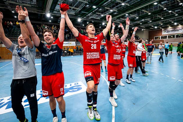 Würzburg, Deutschland 11. Oktober 2019: 2. BL - 19 20- DjK Rimpar Wölfe vs. SG BBM Bietigheim Jan Asmuth (SG BBM Bietigheim), Tim Dahlhaus (SG BBM Bietigheim), Martin Marcec (SG BBM Bietigheim) Schlussjubel Schlußjubel Emotion Freude Würzburg s.Oliver Arena Deutschland
