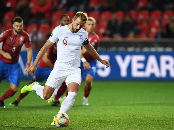 Harry Kane of England scores his side s opening goal from the penalty spot during the Euro 2020 group A qualifying soccer match between Czech Republic and England at the Sinobo stadium in Prague, Czech Republic, October 11, 2019. (CTKxPhoto MichalxKamaryt) CTKPhotoP201910111131101  KMT_5383
