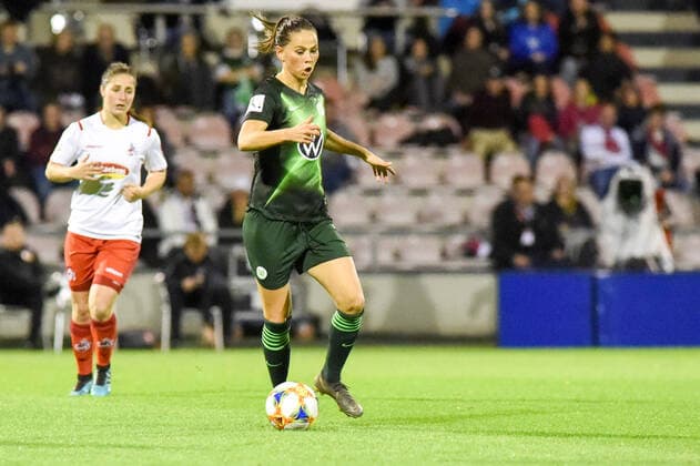 Sara Björk Gunnarsdottir (Wolfsburg, 7) am Ball, Spielszene, 11.10.2019, Köln (Deutschland), Fussball, Flyeralarm Frauen-Bundesliga, 1. FC Köln - VfL Wolfsburg, DFB DFL REGULATIONS PROHIBIT ANY USE OF PHOTOGRAPHS AS IMAGE SEQUENCES AND OR QUASI-VIDEO.