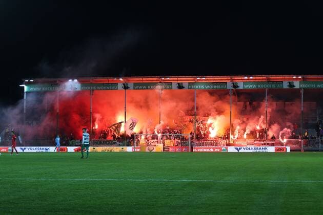 Bilder des Jahres 2019, Sport 10 Oktober Sport Themen der Woche KW41 Sport Bilder des Tages Fans (FC Augsburg), SC Austria Lustenau vs. FC Augsburg, Fussball, Testspiel, 11.10.2019 Lustenau Austria Oesterreich *** Fans FC Augsburg , SC Austria Lustenau vs FC Augsburg, Football, Test match, 11 10 2019 Lustenau Austria Austria Oesterreich Copyright: xkolbert-press ChristianxKolbertx