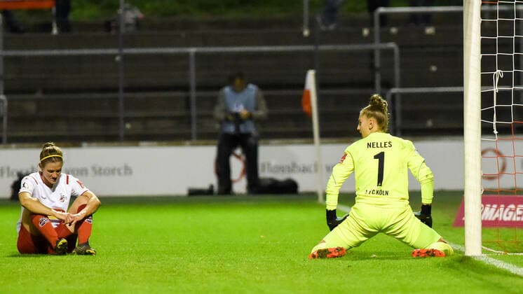 Sara Björk Gunnarsdottir (Wolfsburg, 7), nicht im Bild, not pictured, erzielt das 0:3, Treffer, Torerfolg, Action, Aktion, Carolin Schraa (Köln, 7) und Pauline Nelles (Torwart, Köln, 1), enttäuscht schauend, Enttäuschung, Frustration, disappointed, pessimistisch, 11.10.2019, Köln (Deutschland), Fussball, Flyeralarm Frauen-Bundesliga, 1. FC Köln - VfL Wolfsburg, DFB DFL REGULATIONS PROHIBIT ANY USE OF PHOTOGRAPHS AS IMAGE SEQUENCES AND OR QUASI-VIDEO.