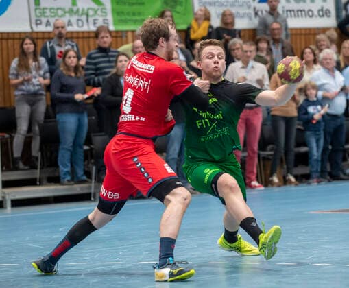 Deutschland, Würzburg, s.Oliver Arena, 11.10.2019, Handball, 2. Bundesliga, DJK Rimpar Wölfe - SG BBM Bietigheim Bild: v. l. Patrick Rentschler (SG BBM Bietigheim) und Steffen Kaufmann (DJK Rimpar Wölfe, 18) Copyright: HMBxMedia xHeikoxBecker
