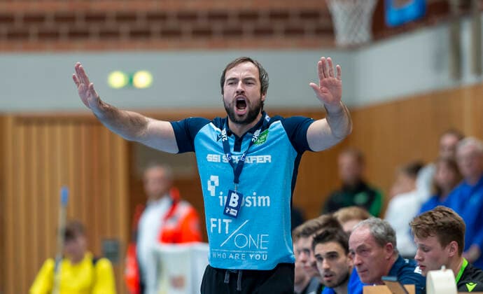 Deutschland, Würzburg, s.Oliver Arena, 11.10.2019, Handball, 2. Bundesliga, DJK Rimpar Wölfe - SG BBM Bietigheim Bild: v. l. Trainer Ceven Klatt (DJK Rimpar Wölfe) Copyright: HMBxMedia xHeikoxBecker