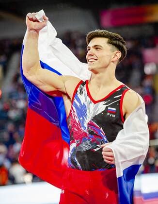 Sieger pose mit russischer Flagge: DALALOYAN Artur (RUS) Freude ueber den zweiten Platz - Turn-WM 2019 Stuttgart Deutschland - Hanns-Martin-Schleyer-Halle Finale Mehrkampf Maenner Men s All-Around Final 2019-10-11 bei der Turn WM Stuttgart 2019. Stuttgart. 12.10.19 Turnen Weltmeisterschaft , Stuttgart Baden Wuerttemberg Deutschland *** Winner pose with Russian flag DALALOYAN Artur RUS Joy about second place Gymnastics World Championships 2019 Stuttgart Germany Hanns Martin Schleyer Halle Final All Around Men Men s All Around Final 2019 10 11 at the Gymnastics World Championships Stuttgart 2019 Stuttgart 12 10 19 Gymnastics World Championships , Stuttgart Baden Wuerttemberg Germany