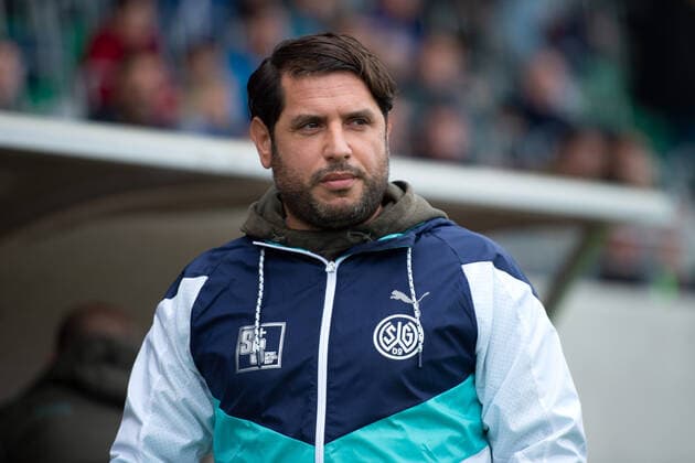 Rödinghausen, Deutschland 12.10.2019: Regionalliga West - 2019 2020 - SV Rödinghausen vs. SG Wattenscheid 09 Farat Toku (Trainer Wattenscheid) Rödinghausen Nordrhein-Westfalen Deutschland Häcker Wiehenstadion