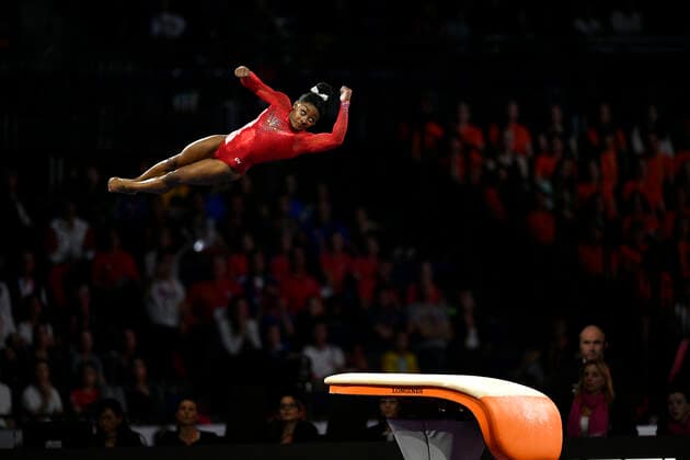 Bilder des Jahres 2019, Sport 10 Oktober Sport Themen der Woche KW41 Sport Bilder des Tages Weltmeisterin Simone Biles USA Aktion Sprung Finale Gerätefinale Einzel Sprung Hanns-Martin.Schleyer-Halle 12.10.2019 Turn-WM Stuttgart 2019 Turn-WM Stuttgart 2019 *** World Champion Simone Biles USA Action Jump Finale apparatus finals single jump Hanns Martin Schleyer Halle 12 10 2019 Turn WM Stuttgart 2019 Turn WM Stuttgart 2019