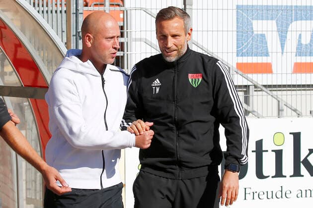 Fußball 15. Spieltag der Regionalliga Bayern im Hans-Walter-Wild-Stadion in Bayreuth Saison 2019-2020 SpVgg Bayreuth gegen 1. FC Schweinfurt 05 SpVgg Oberfranken Bayreuth Trainer Timo Rost links 1. FC Schweinfurt Trainer Timo Wenzel rechts