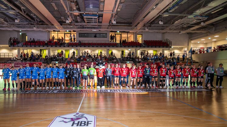 Aktion der 4 Profivereine von Halle gegen Rassismus und Antisemitismus. Beteiligt sind die Wildcats, Saale Bulls , die Lions und der HFC SV Union Halle-Neustadt (Wildcats) vs. HC Rödertal e.V. - die Rödertalbienen (HCR) Handball 2.Bundesliga - Saison 2019 2020 Copyright: xVIADATAx xHolgerxJohnx Halle Saale Sachsen-Anhalt Deutschland
