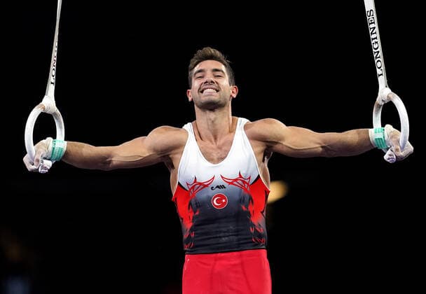 Bilder des Jahres 2019, Sport 10 Oktober Sport Themen der Woche KW41 12.10.2019 Deutschland, Stuttgart, World Championships Artistic Gymnastics 2019: Geräte Finale: Sieger Ibrahim Colak (TUR) an den Ringen *** 12 10 2019 Germany, Stuttgart, World Championships Artistic Gymnastics 2019 Appliances Final Winner Ibrahim Colak TUR on the Wrestling Rings