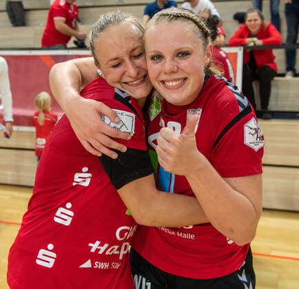 Jubel der Danique Boonkamp (SV Union Halle) und Lea Gruber (SV Union Halle) SV Union Halle-Neustadt (Wildcats) vs. HC Rödertal e.V. - die Rödertalbienen (HCR) Handball 2.Bundesliga - Saison 2019 2020 Copyright: xVIADATAx xHolgerxJohnx Halle Saale Sachsen-Anhalt Deutschland