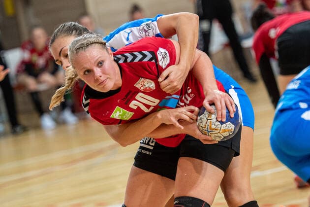Danique Boonkamp (SV Union Halle) gegen Tammy Kreibich (Rödertal) SV Union Halle-Neustadt (Wildcats) vs. HC Rödertal e.V. - die Rödertalbienen (HCR) Handball 2.Bundesliga - Saison 2019 2020 Copyright: xVIADATAx xHolgerxJohnx Halle Saale Sachsen-Anhalt Deutschland