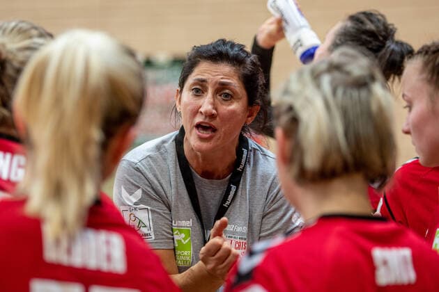 Tanja Logvin (Cheftrainerin, SV Union Halle) gibt Anweisungen SV Union Halle-Neustadt (Wildcats) vs. HC Rödertal e.V. - die Rödertalbienen (HCR) Handball 2.Bundesliga - Saison 2019 2020 Copyright: xVIADATAx xHolgerxJohnx Halle Saale Sachsen-Anhalt Deutschland