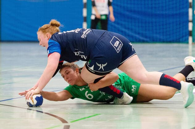 Jana Schaffrick (SG 09 Kirchhof 06), Katrin Foth (SG H2Ku Herrenberg Kuties 11), SG H2Ku Herrenberg vs. SG 09 Kirchhof, Handball, 2.Bundesliga, Frauen, HBF, Saison 19 20, GER, 12.10.2019, SG H2Ku Herrenberg vs. SG 09 Kirchhof, Handball, 2.Bundesliga, Frauen, HBF, Saison 19 20, GER, 12.10.2019 Herrenberg Copyright: xEIBNER WolfgangxFrankx EP_WFK