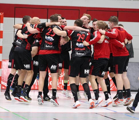 Siegesjubel bei TuS N-Luebbecke GER, Handball, 2. Bundesliga, TuS N-Luebbecke gegen TV 05 07 Huettenberg, 12.10.2019 Luebbecke Copyright: xEIBNER JanxStrohdiekx EP_JSK