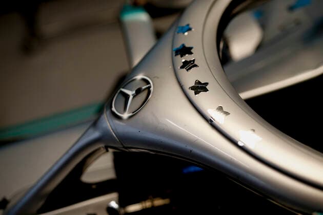 Formel 1, GP Japan, Mercedes feiert den Gewinn der Konstrukteursweltmeisterschaft Motorsports: FIA Formula One World Championship, WM, Weltmeisterschaft 2019, Grand Prix of Japan, Mercedes AMG Petronas Motorsport Team celebrates the win of Constructors Championship 2019, Suzuka Japan