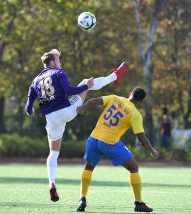 Fussball, Herren, Saison 2019 2020, Berliner AOK-Landespokal (3. Runde), SFC Stern 1900 - Tennis Borussia, v. l. Tino Schmunck (TeBe, Tennis Borussia), Eddie Udeoka, 13.10. 2019, Copyright: xMatthiasxKochx