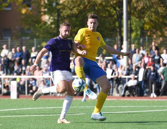 Fussball, Herren, Saison 2019 2020, Berliner AOK-Landespokal (3. Runde), SFC Stern 1900 - Tennis Borussia, v. l. Vincent Rabiega (TeBe, Tennis Borussia), Luis Driemel, 13.10. 2019, Copyright: xMatthiasxKochx