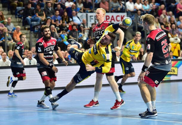 13.10.2019 - Handball - 1. Bundesliga DKB HBL - Saison 2019 2020 - 09.Spieltag: HC Erlangen Metropolregion Nürnberg HCE - Rhein-Neckar Löwen - OGo - Quentin Minel (34, HC Erlangen HCE ) Sebastian Firnhaber (18, HC Erlangen HCE ) Jannik Kohlbacher (80, Rhein Neckar Löwen ) Jan Schäffer (25, HC Erlangen HCE )